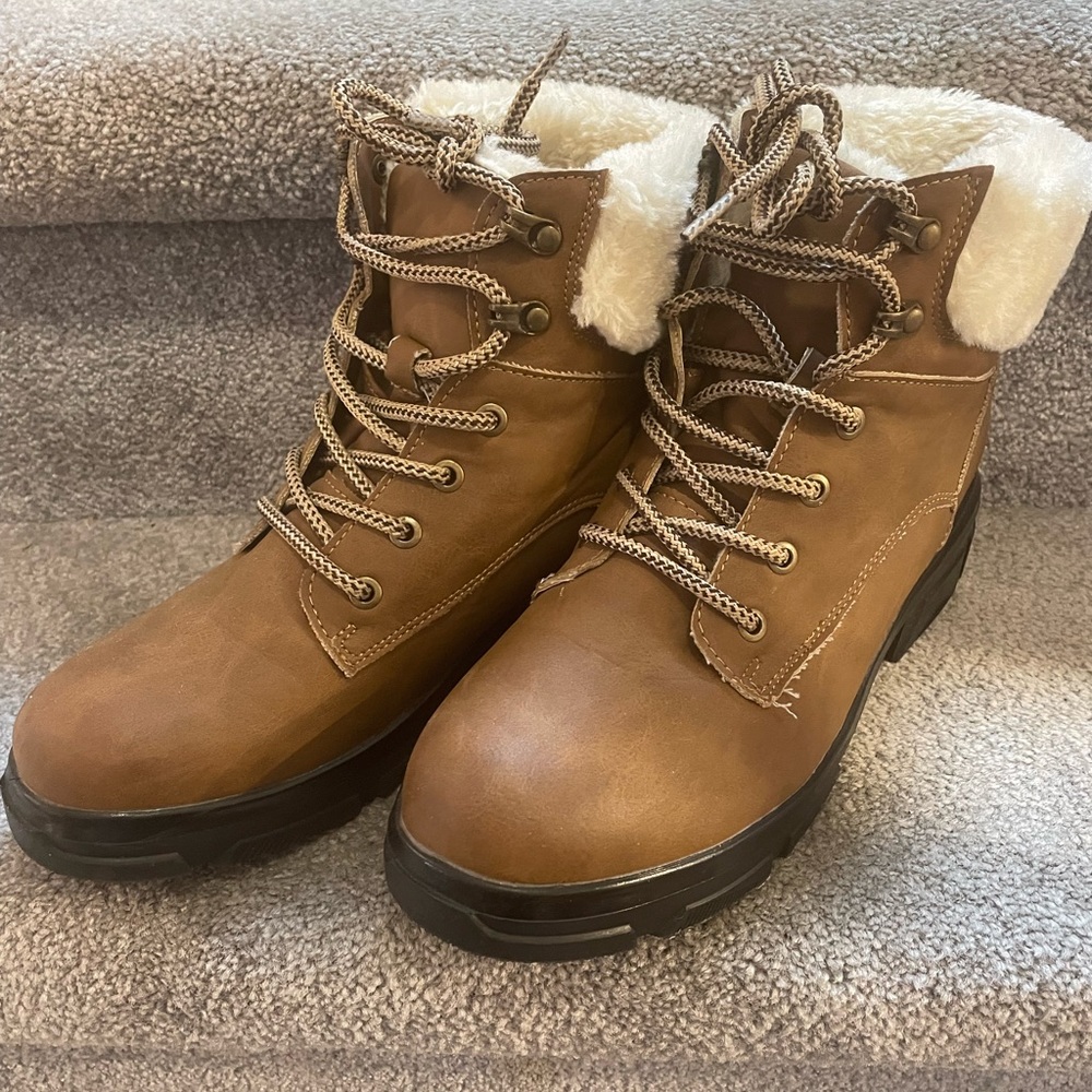 Lace up lined boots